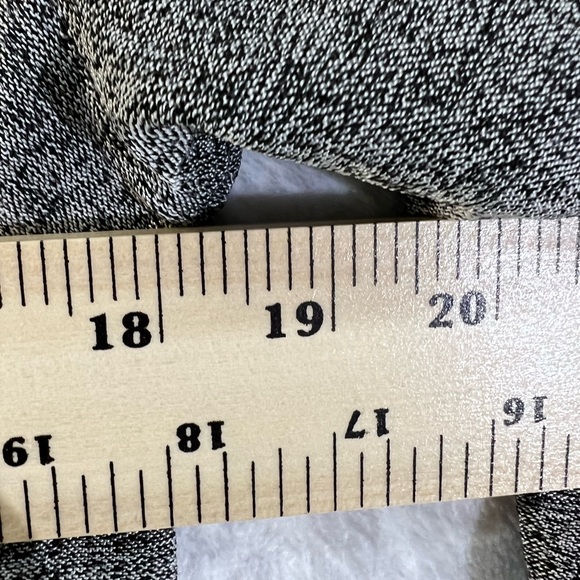 GRAY BLACK WHITE KNIT SWEATER COWL NECK SHORT SEE MEASUREMENTS SO CUTE SLINKY M - Picture 7 of 10